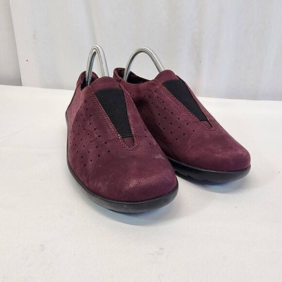 Clarks Perforated Nubuck Leather Slip-On Medora Gemma Size 8.5 - Picture 1 of 11